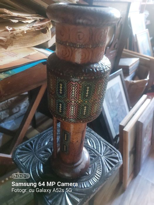 Vaza de lemn pictat,brancoveneasca
