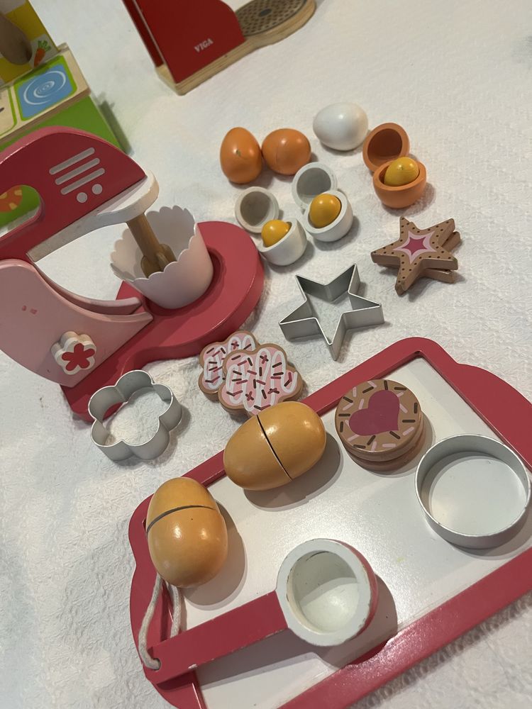 Лот от дървени играчки