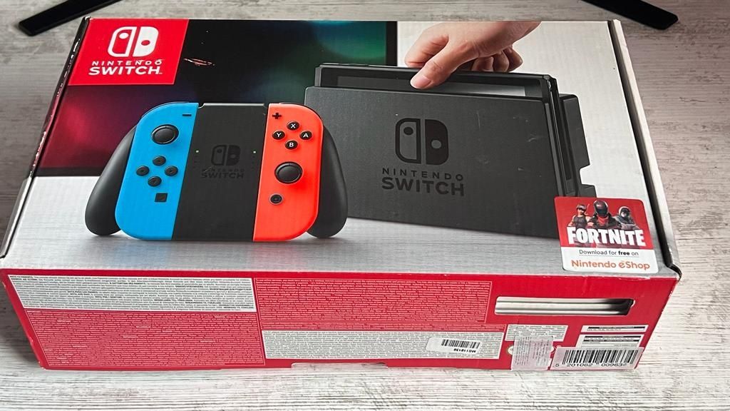 Nintendo Switch la cutie+ 5jocuri+ husa+accesorii