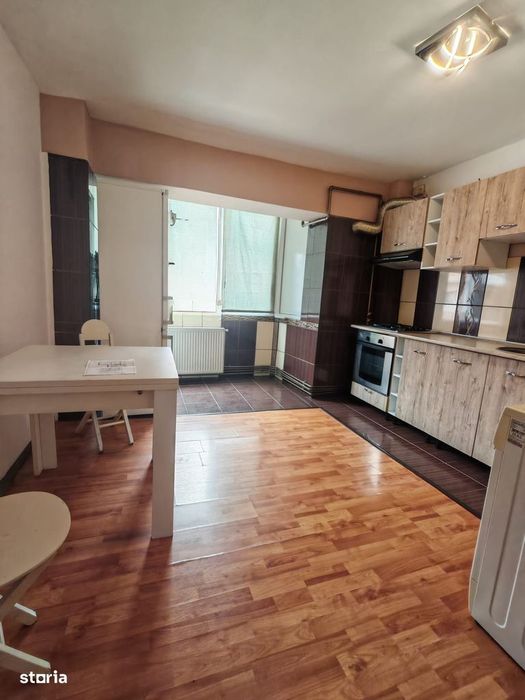 Apartament 2 camere Gavana 3, fond 1992, etaj 3, 2 balcoane,decomandat