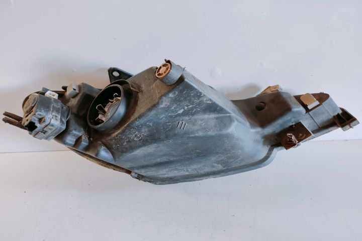 Far stanga Peugeot 206 prima generatie