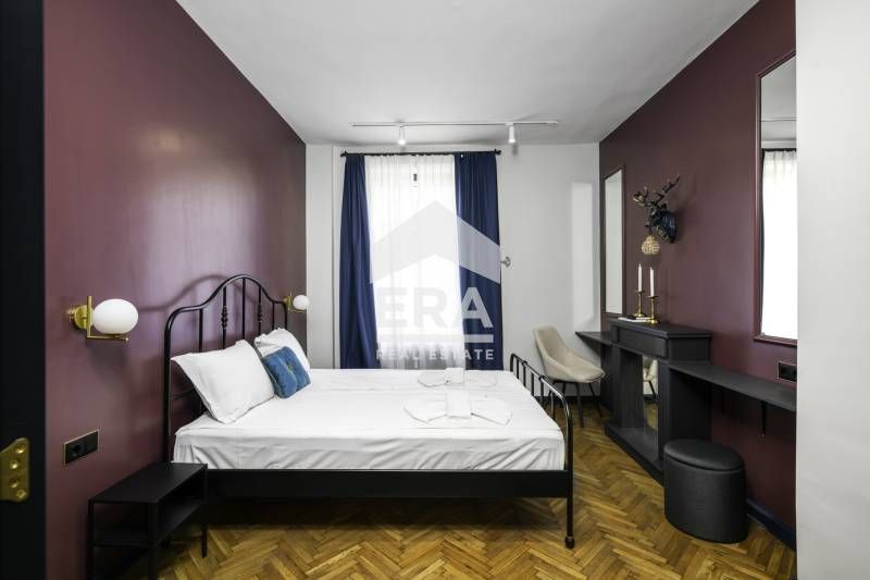 Продава се Двустаен апартамент в София, Център - 55 кв.м за 5453 €/кв.м - Снимка #3