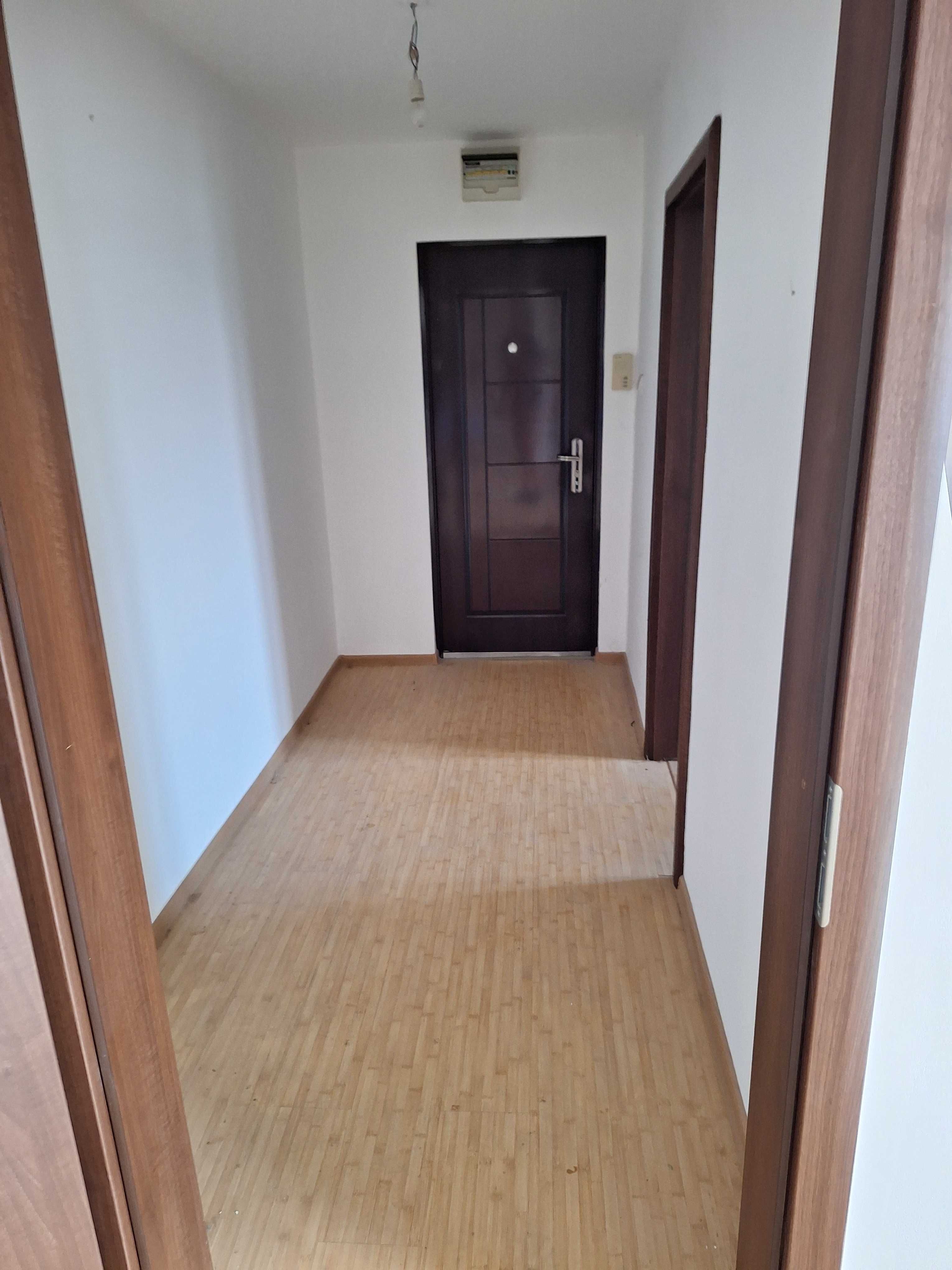 Vand apartament decomandat 3 camere Lugoj
