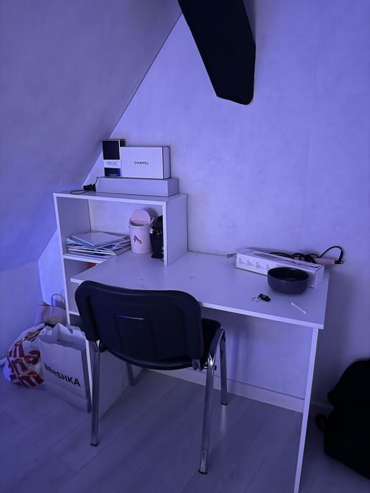 стол белый обычный