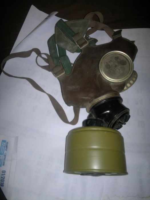 Военна каска,противогаз,сухарни торби