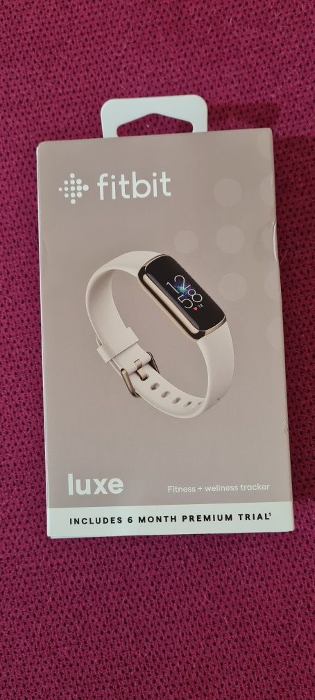 Смарт гривна fitbit luxe