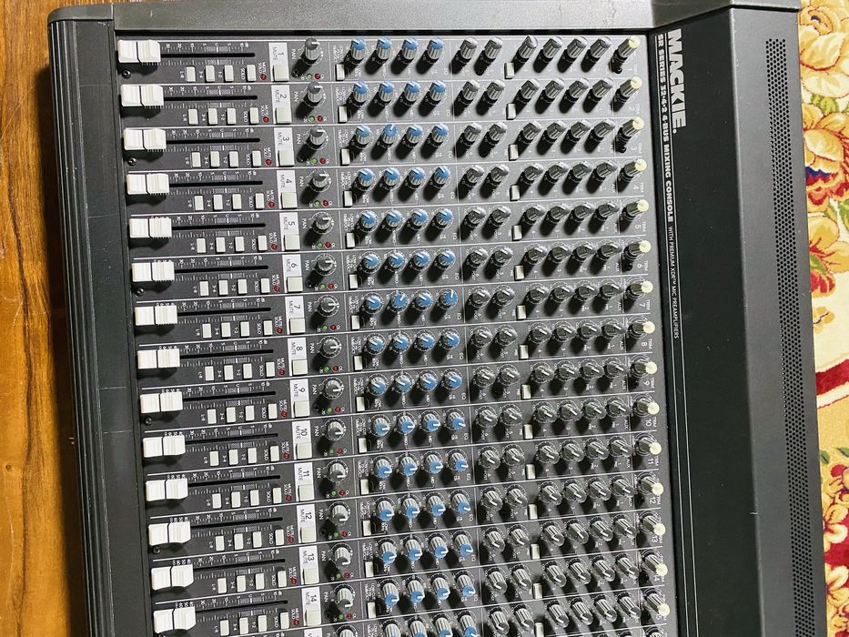 Mackie SR32.4-VLZ PRO