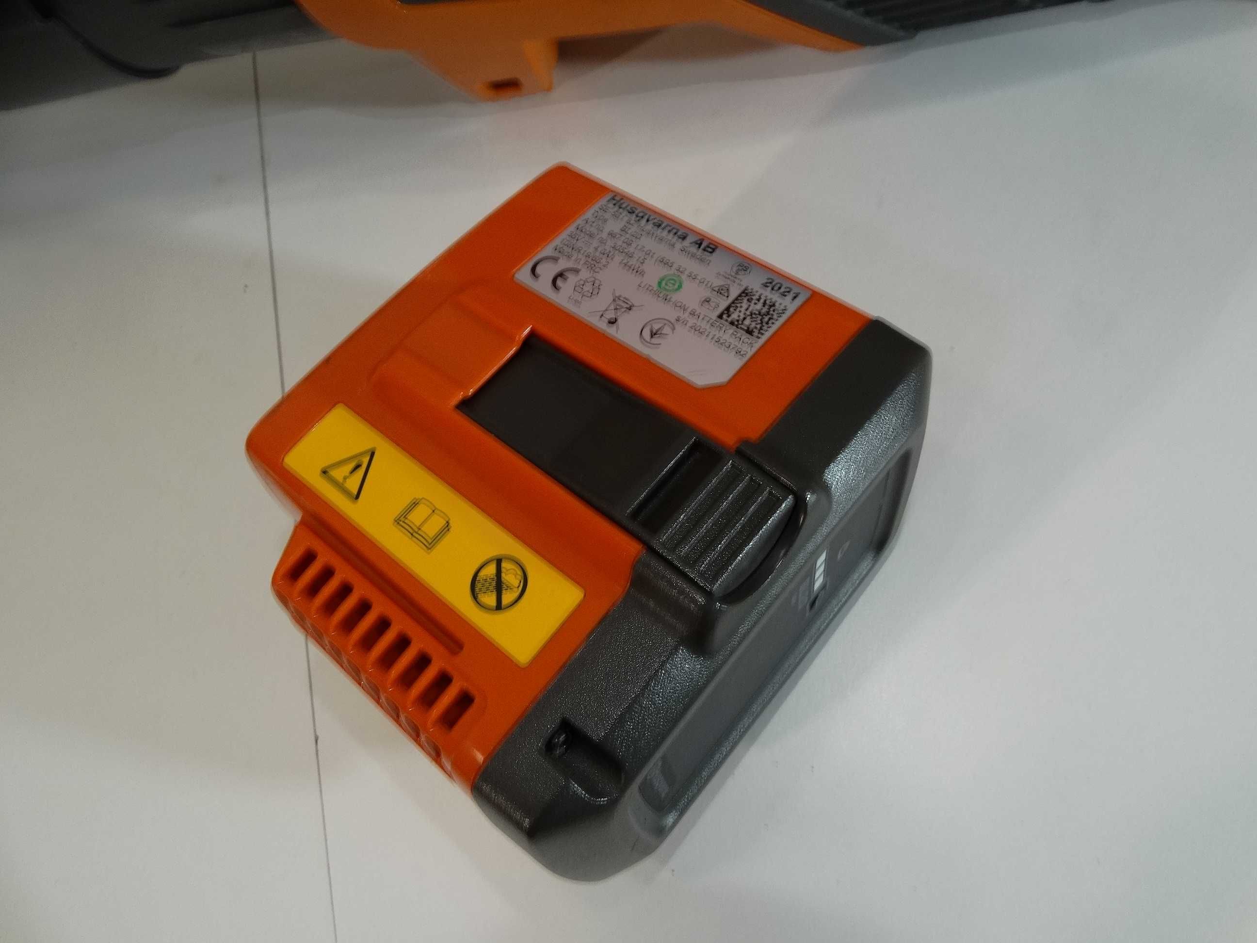 Husqvarna 525 iB / BLI 20 - Мощна акумулаторна метла