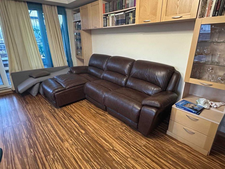 Кожен разтегателен диван