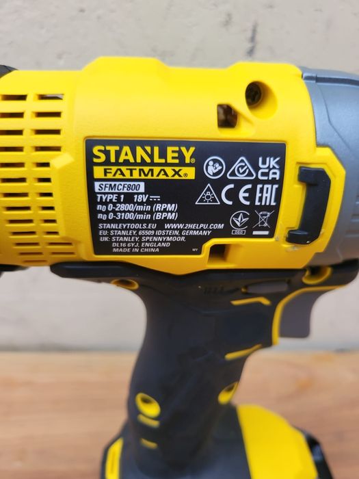 Mașină de insurubat cu impac Stanley  SFMCF800t