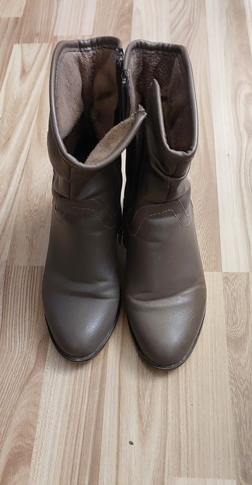 Женские полусапожки .