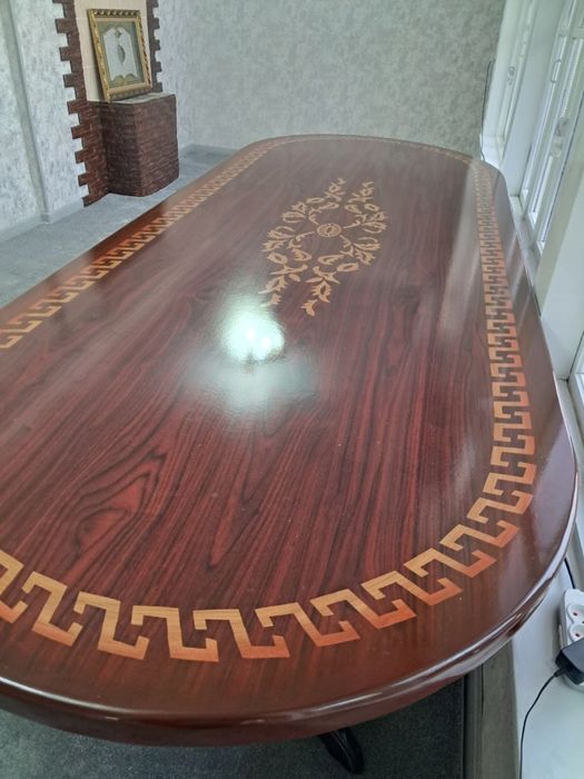 Продается стол и стулья