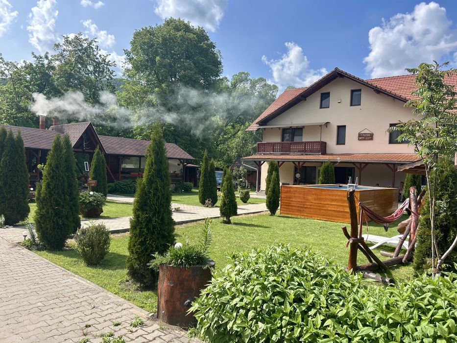 Cabana de inchiriat cu ciubar & jacuzzi / 16 persoane /Rimetea