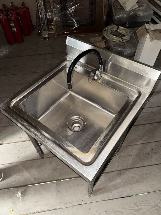 Продается железная мойка вместе со смесителем