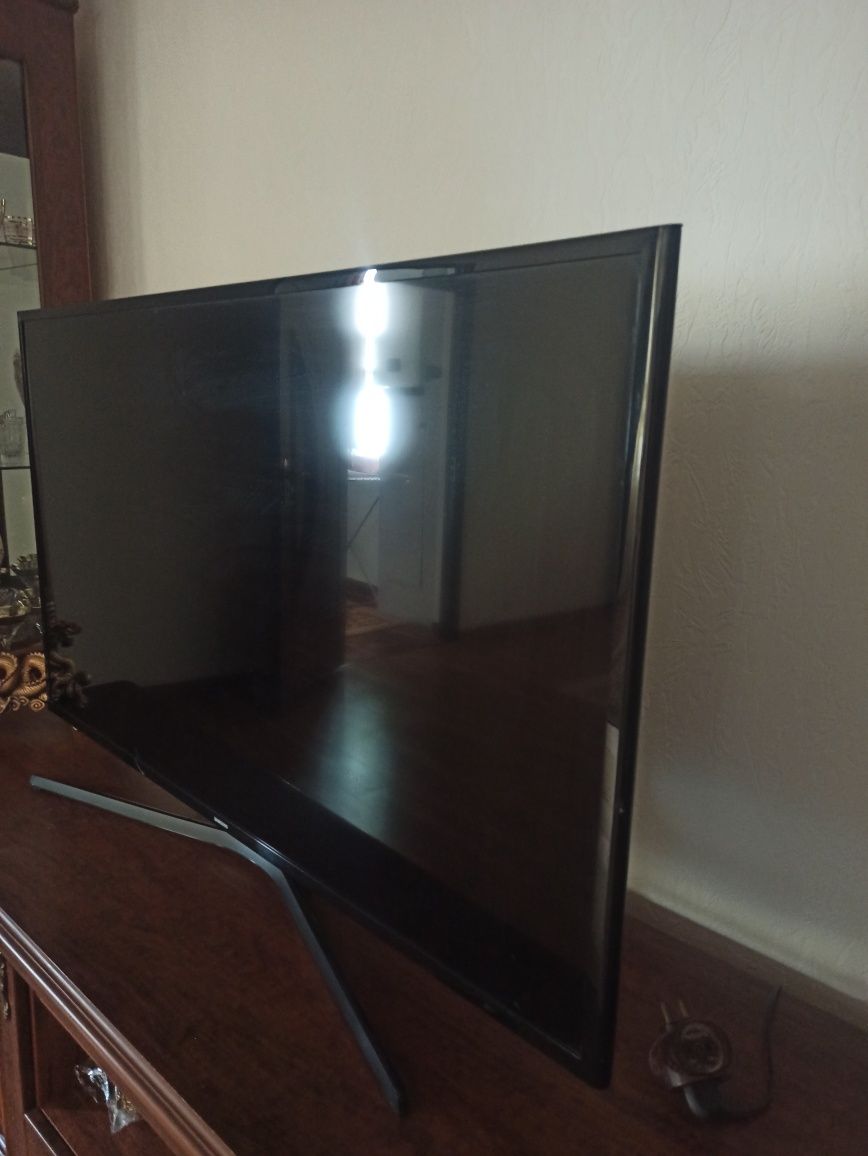 Телевизор Samsung 50 диаг,Смарт приставка в комплекте