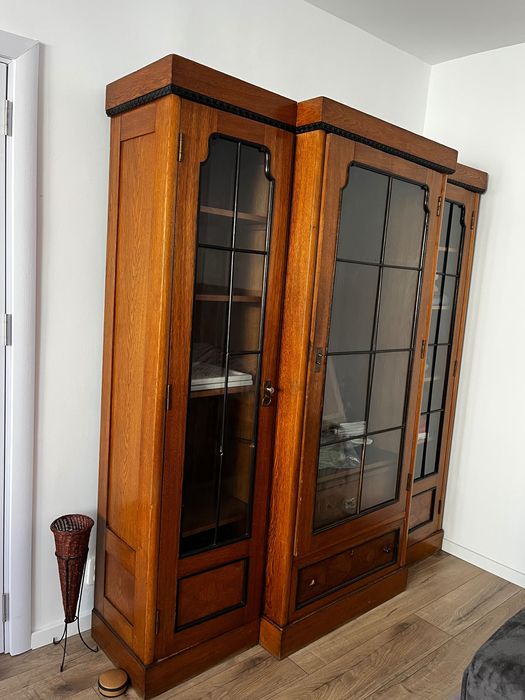 Dulap clasic din lemn masiv