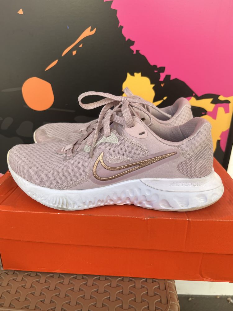 Маратонки Nike номер 36
