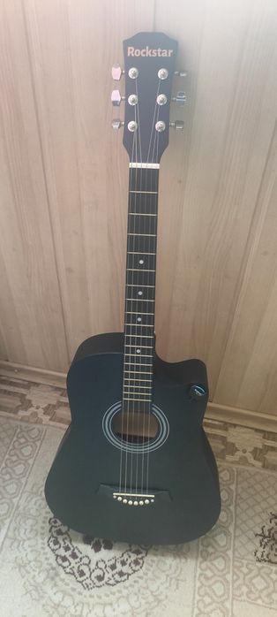 Акустическая гитара