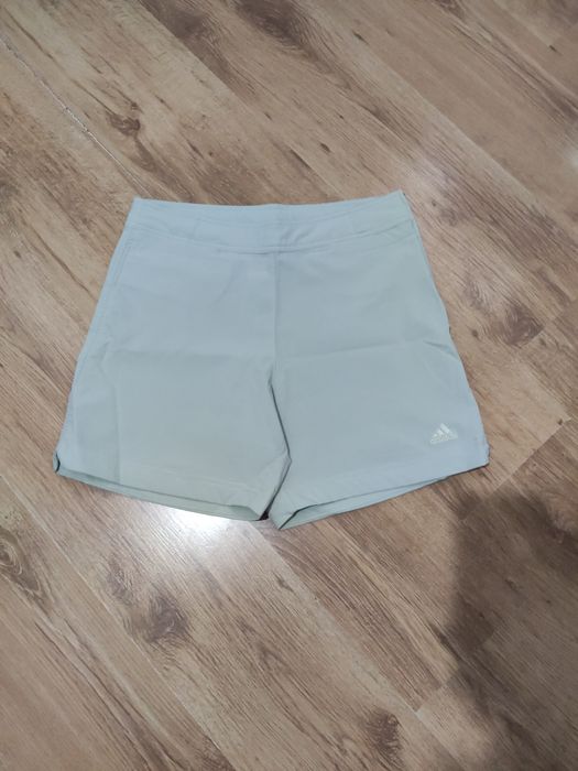 Pantaloni scurți de damă Adidas mărimea M