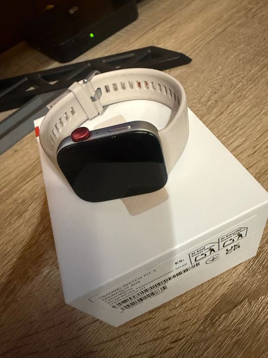 Смарт часовник Huawei FIT 3