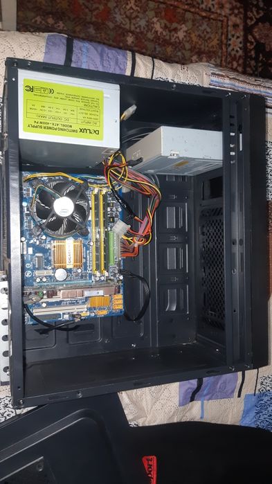Vînd carcasă pc cu sursă și placă de băză