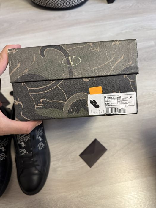 Продавам мъжки обувки Valentino Garavani Black Panther