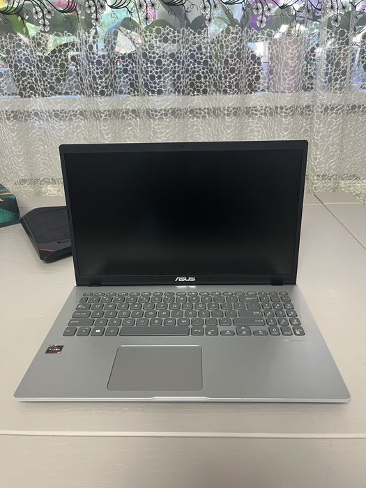 Laptop Asus AMD Ryzen 3 + cooler