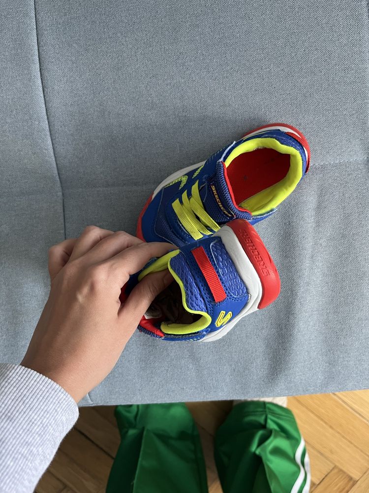 Adidasi skechers masura 25