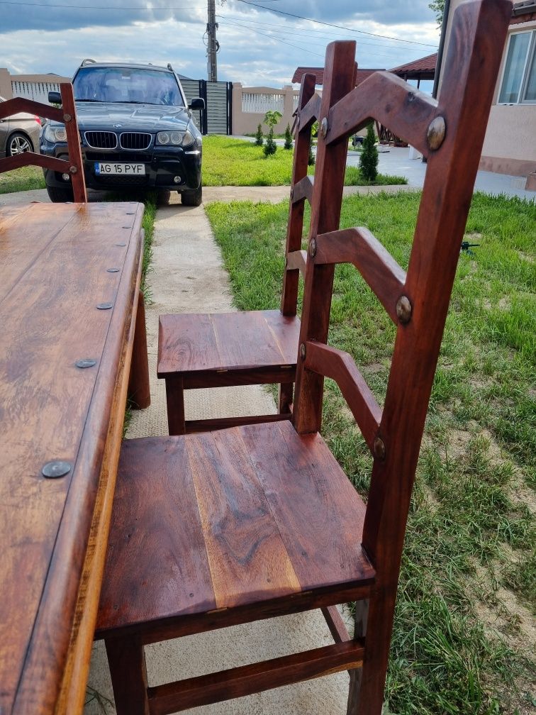 Vând masă din lemn masiv cu 6 scaune