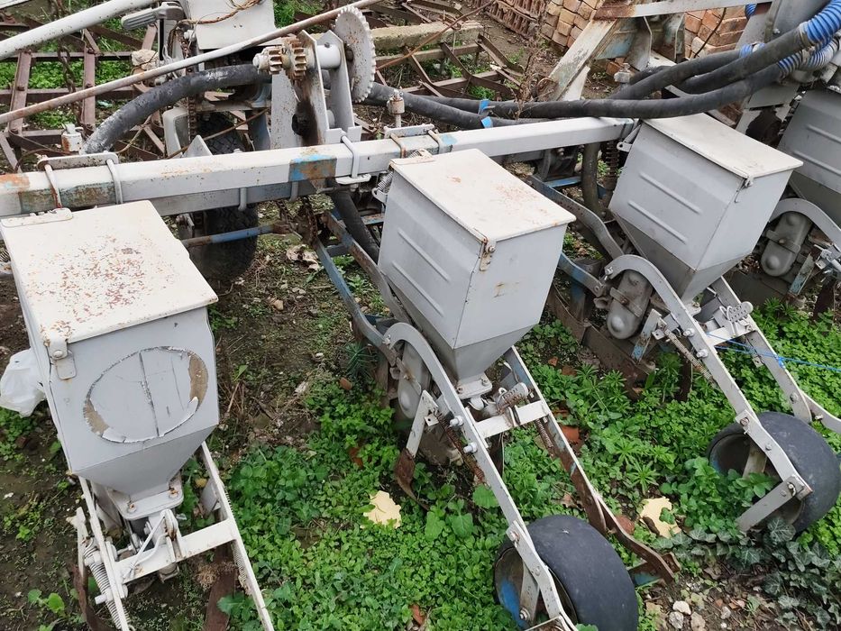 Сеялка за пролетници и торачка