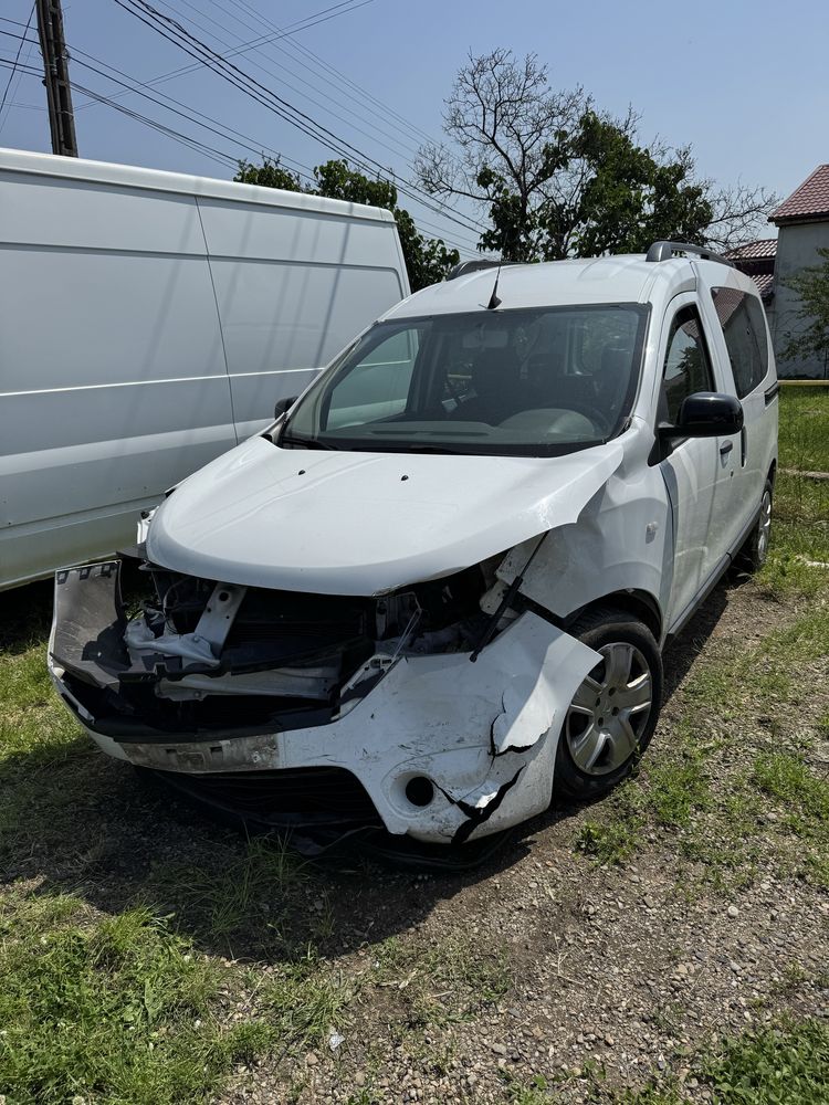 DACIA DOKKER 1,3 benzina tce 95000km 04.2021 avariat 3800euro+tva