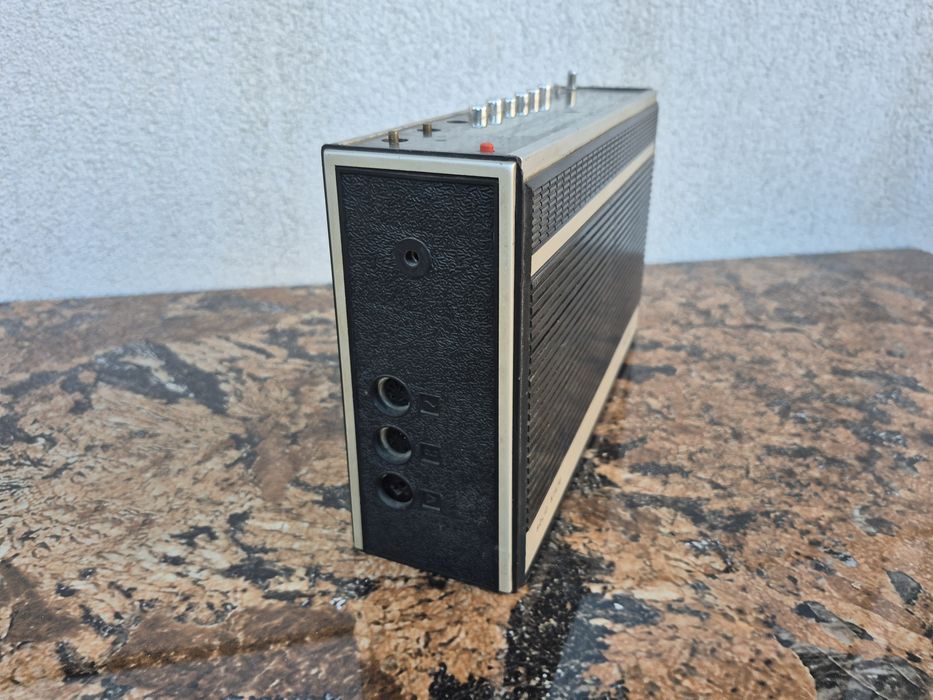 Radio receptor portabil Gloria 4,model RP-1524 - nefunctional 

- radi