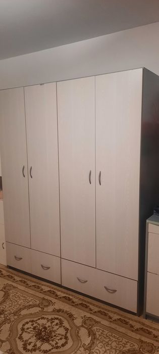 Vând dulap dormitor