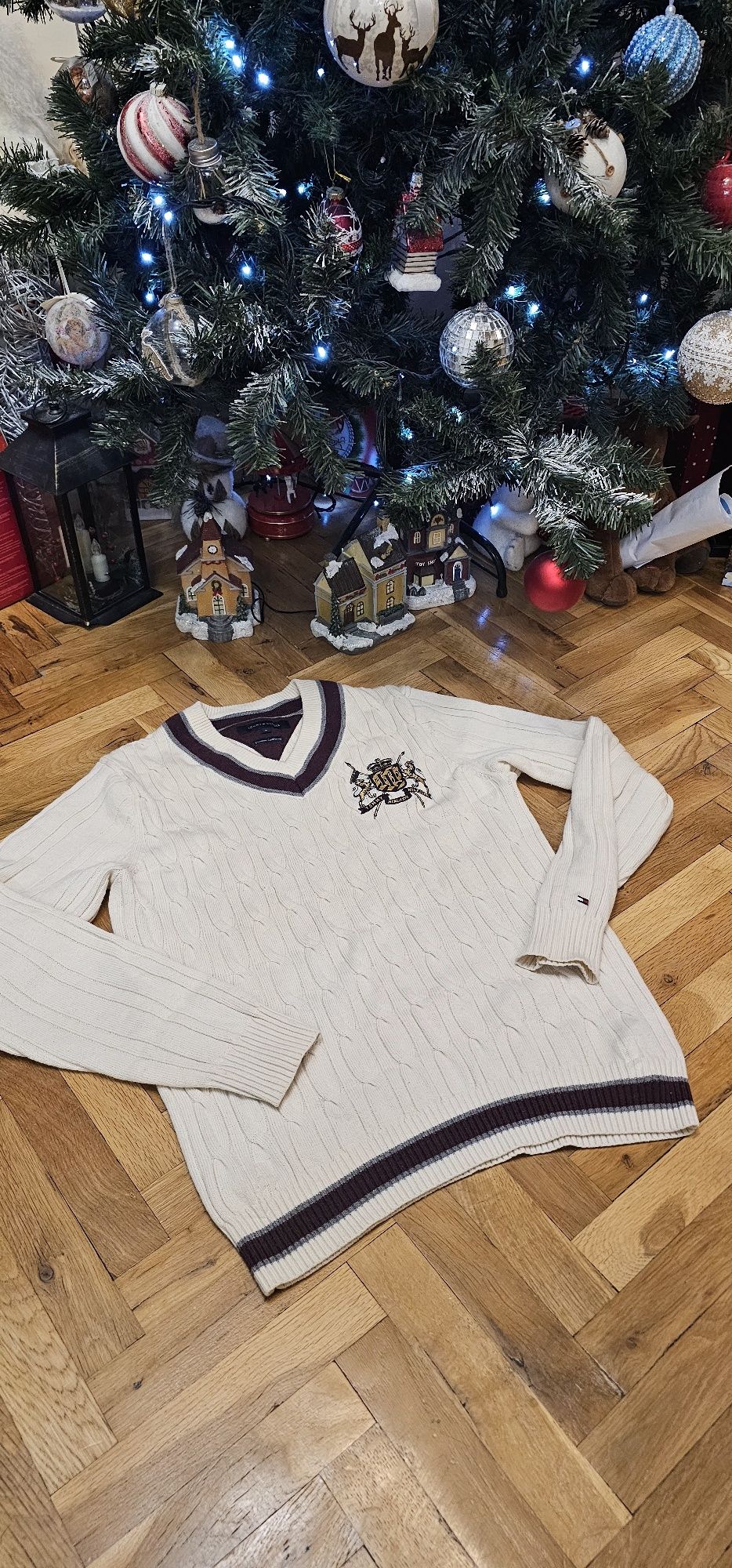 Дамски пуловер Tommy Hilfiger V-neck