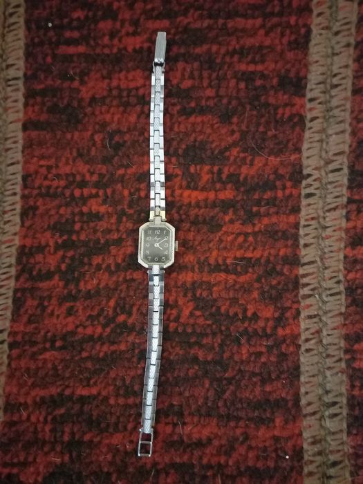 Часы советские механические и электронные