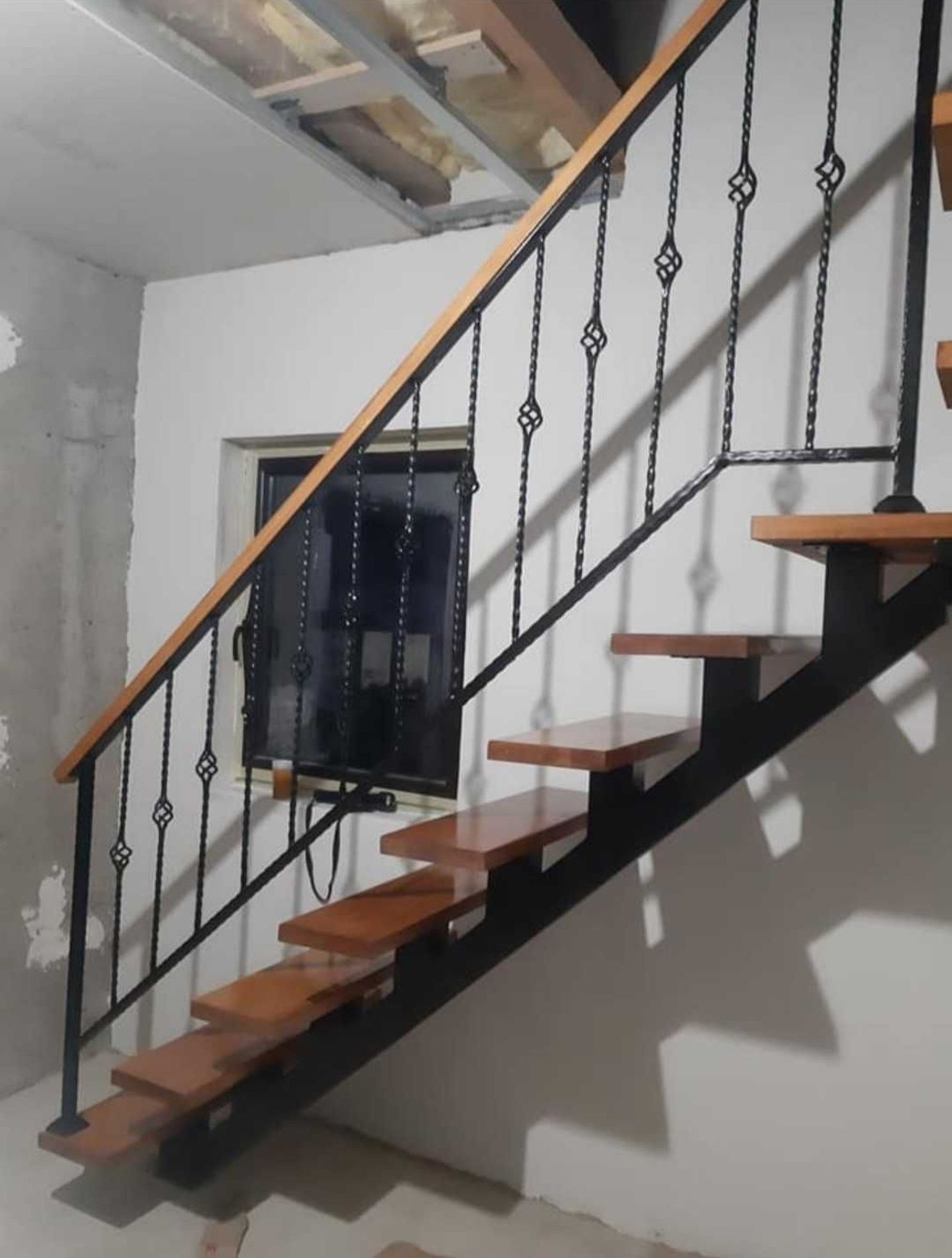 Confectionam scarii metalice zincate exterioare și pentru incendii , p