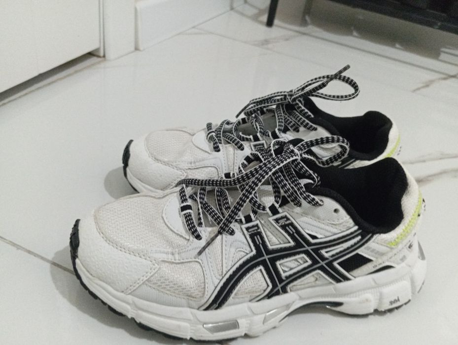 Кроссовка асикс женские