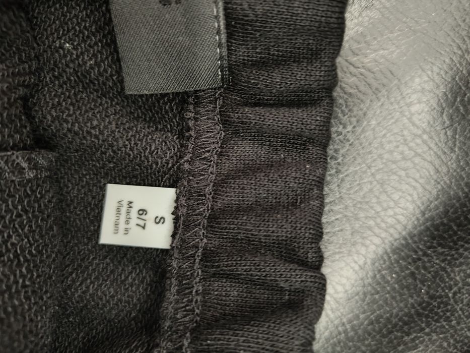 Pantaloni essential fog negri si gri