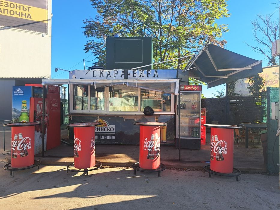 Продавам работещ павилион за скара