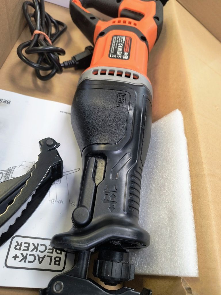 Електрически Саблен Трион Black & Decker / 750W / 2800 Удара в мин