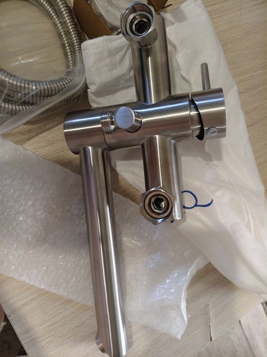 Продаётся смеситель с душем