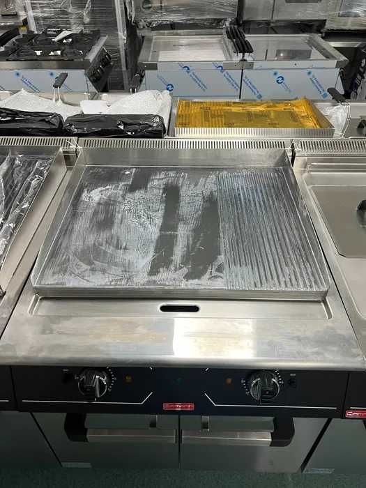 Firmann V9TG - Fry top; Plita electrica neteda-striata (linia 900)