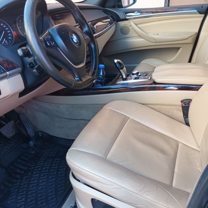 BMW X5 2008 година