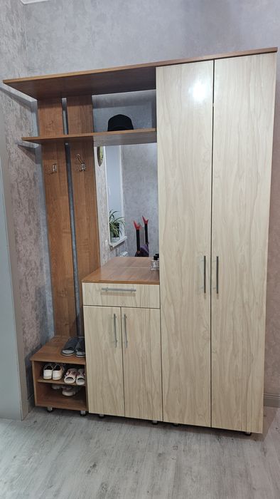 Шкаф в прихожую б/у