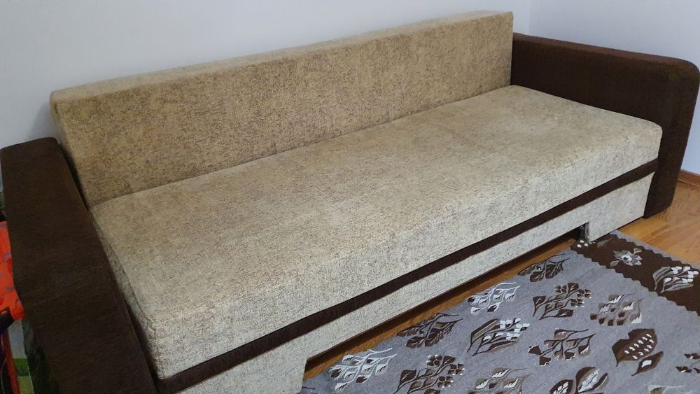 Canapea extensibila, in stare buna
