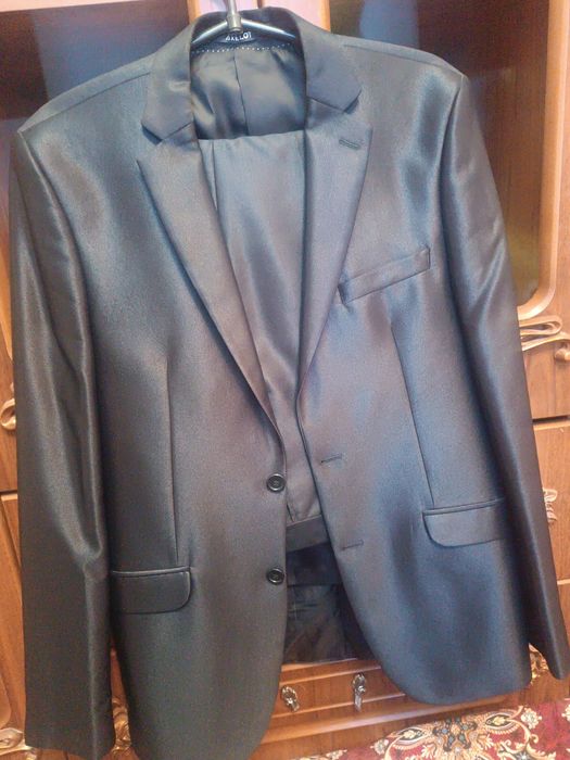 срочно продаётся костюм брюки