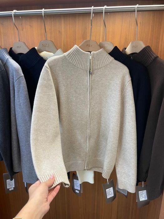 Теплые кофты. Размер стандарт. По одному экземпляру.