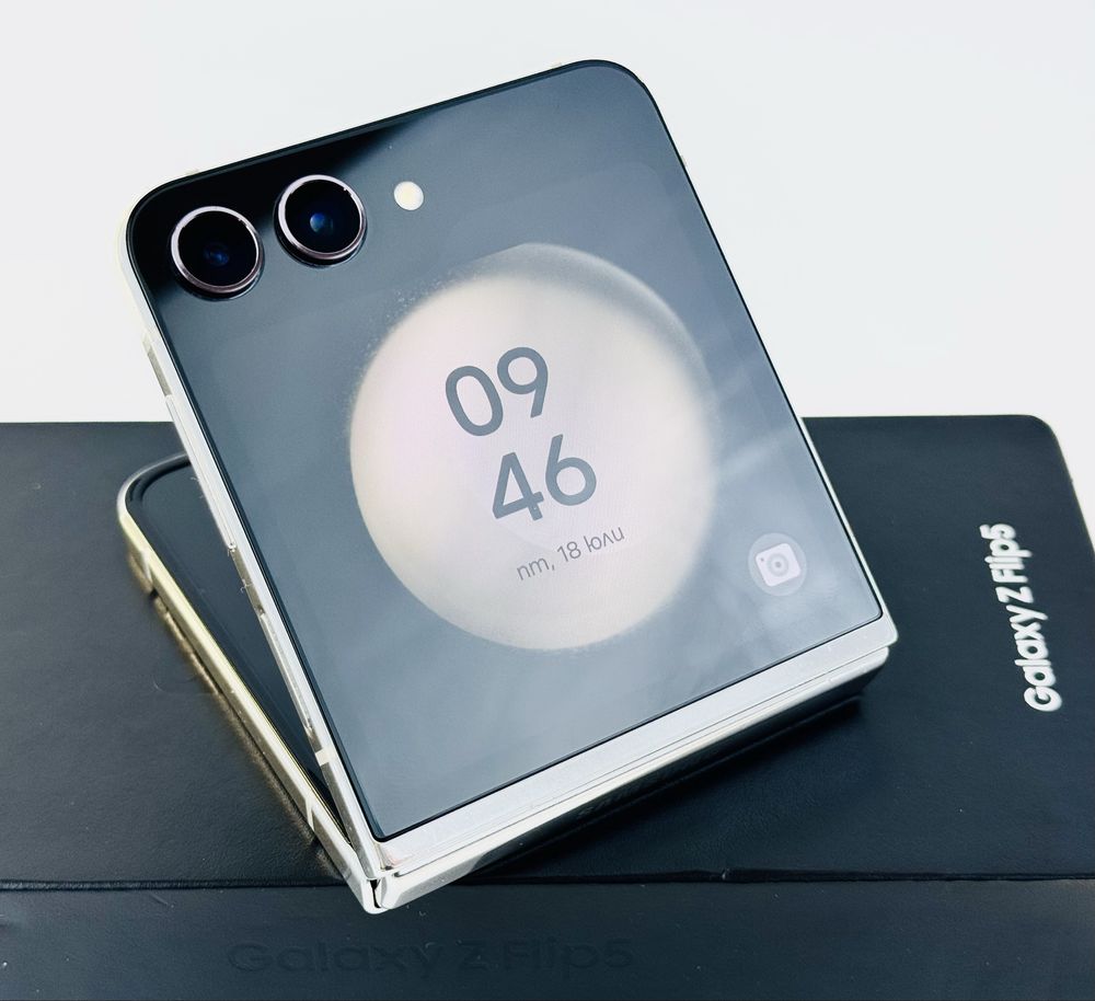 Samsung Galaxy Z Flip 5 5G 512GB 8RAM Cream Отличен!