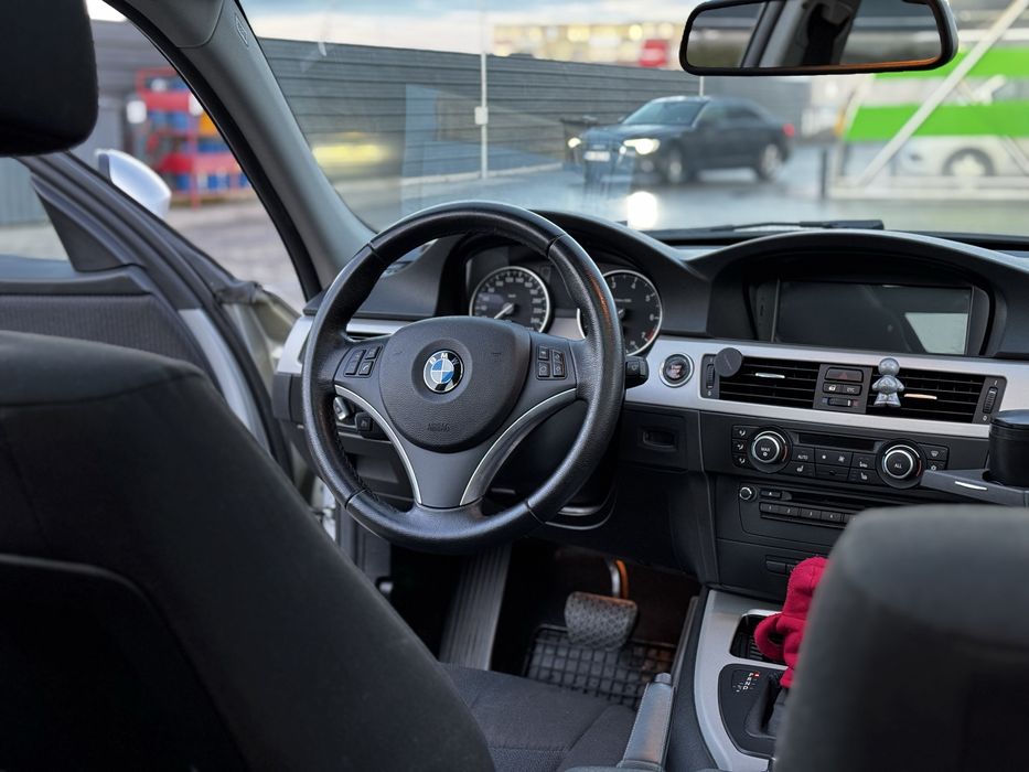 BMW Seria 3 Touring 318i LCI – 2.0 Benzină – 2011 – Full