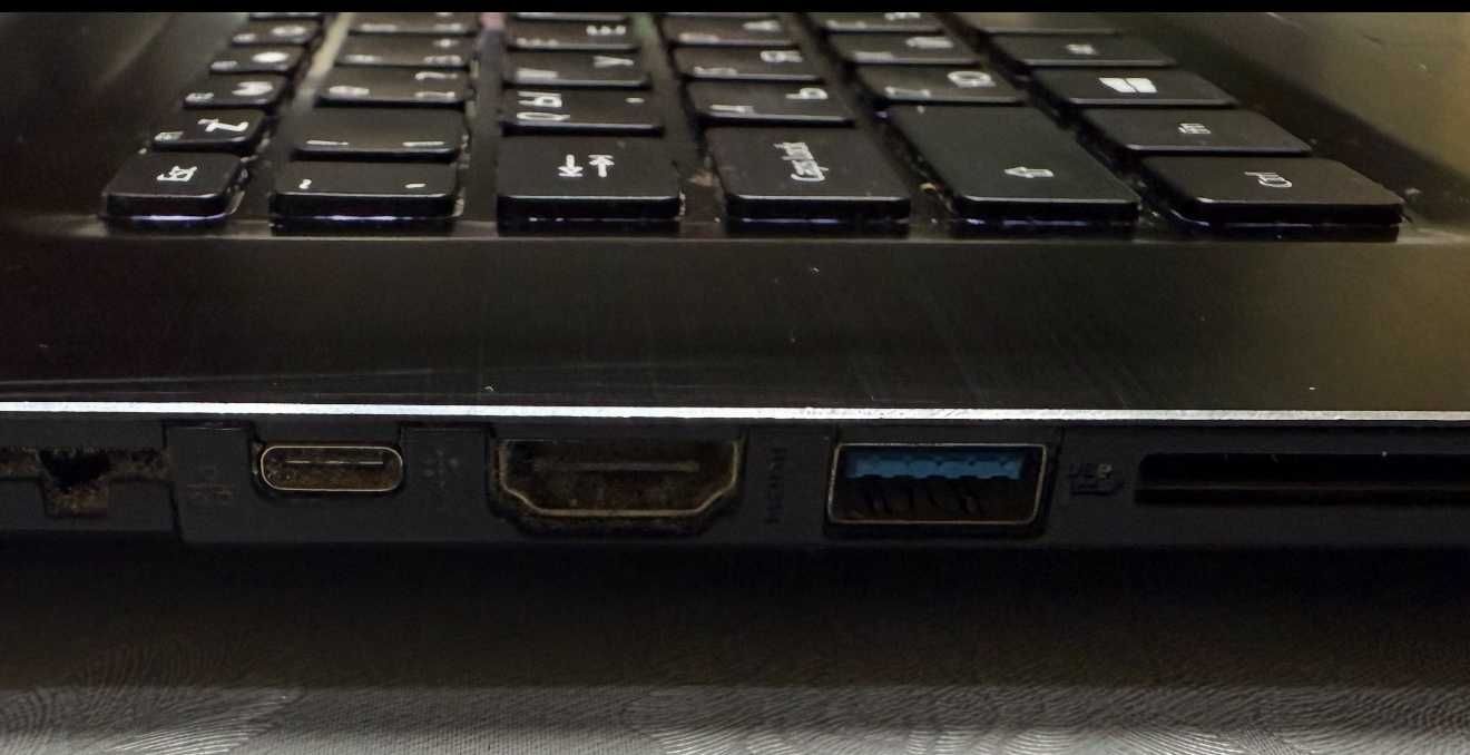 Acer Aspire A717-72G • i7-8750H • GTX 1060 6GB • 32GB RAM •
